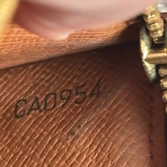 Auth Louis Vuitton Sarah wallet - Picture 2 of 6